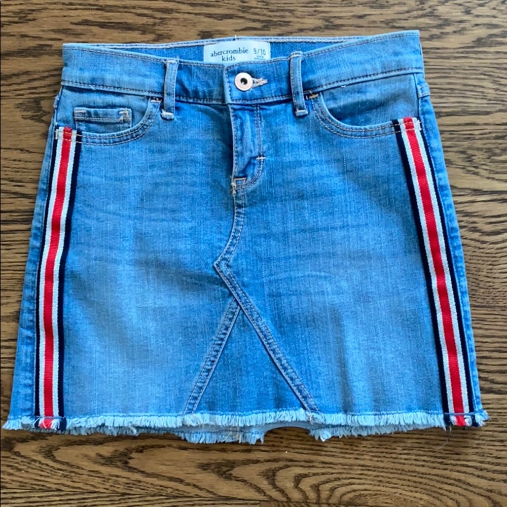 LIKE NEW🌺Abercrombie detailed denim skirt
